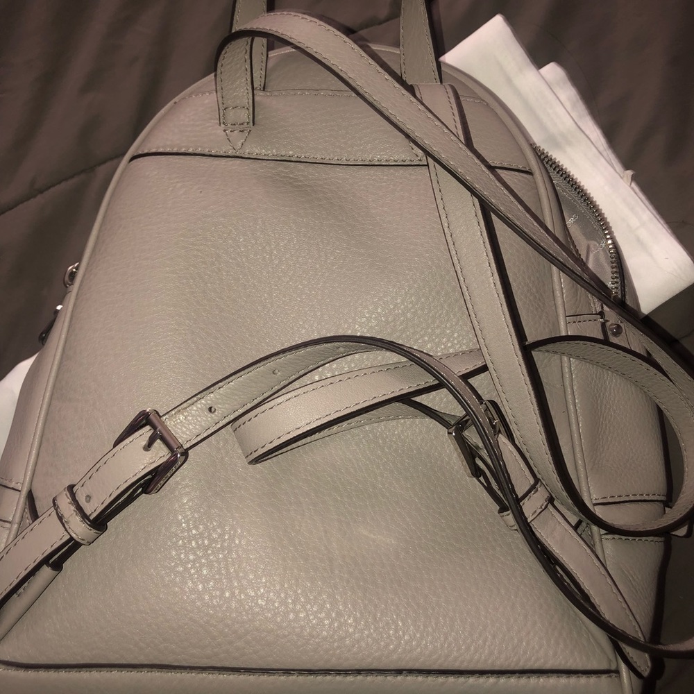 Back pack - Picture 3 of 4